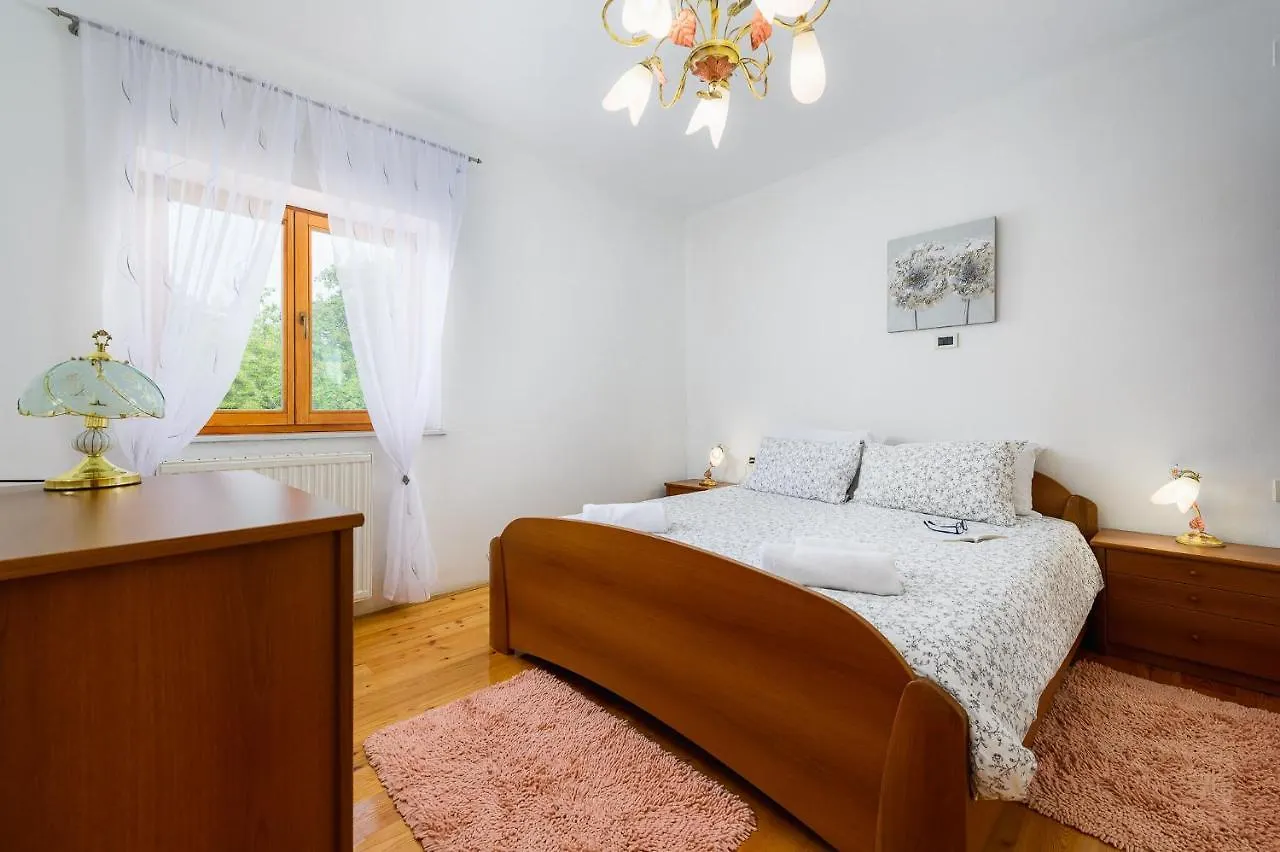 לאבין Apartment Paradiz