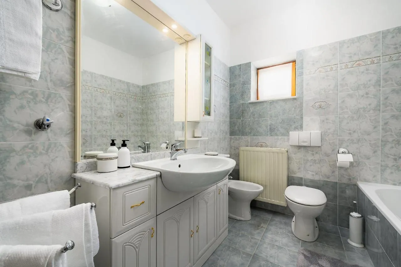 לאבין Apartment Paradiz